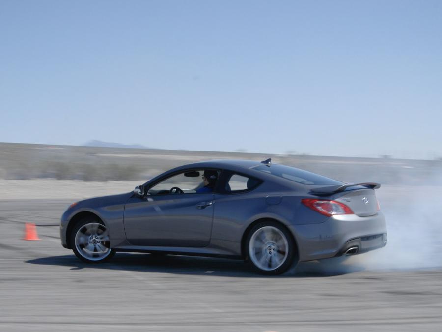  Hyundai Genesis Coupe 2009 года  (US) (фото 6 из 30)